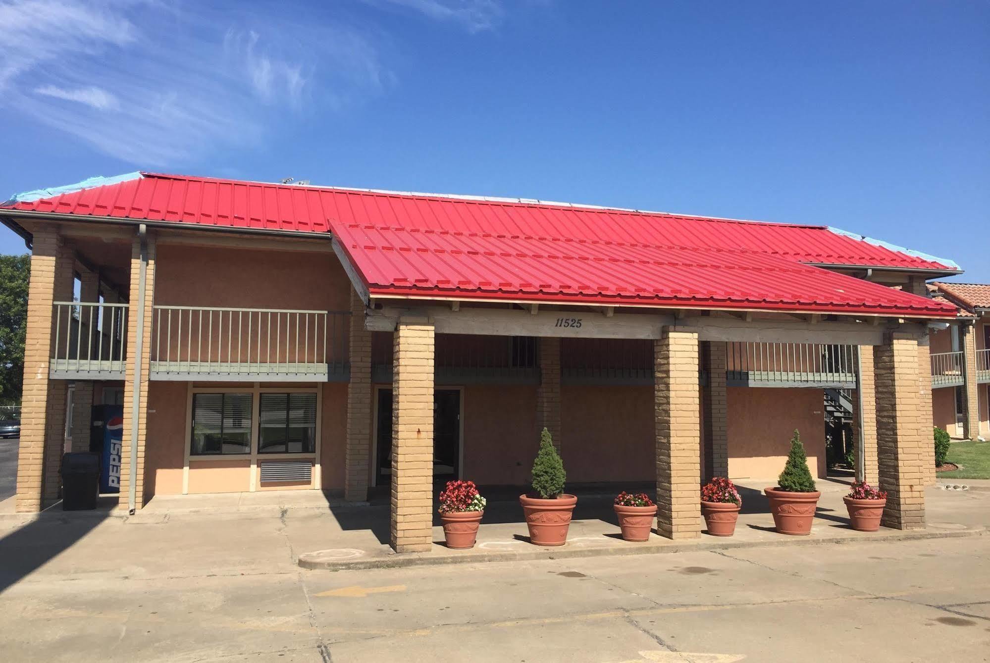 Travelodge By Wyndham Tulsa Kültér fotó